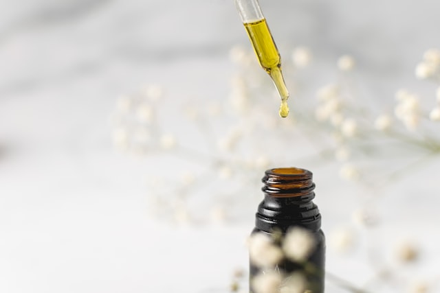 深入了解薰衣草、茶树油