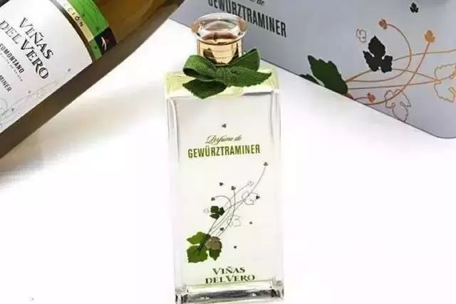 你有一沓葡萄酒味的香水，请接收